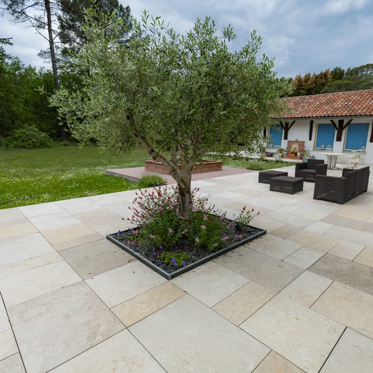 Nettoyage de terrasses dans les Landes par des professionnels du paysagisme et des soins du jardin