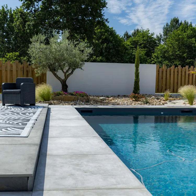 Faites aménager votre tour de piscine avant l'été dans les Landes