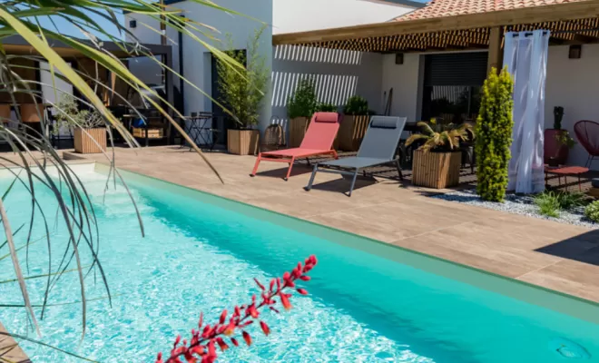 Comment faire aménager votre tour de piscine par un professionnel dans les Landes